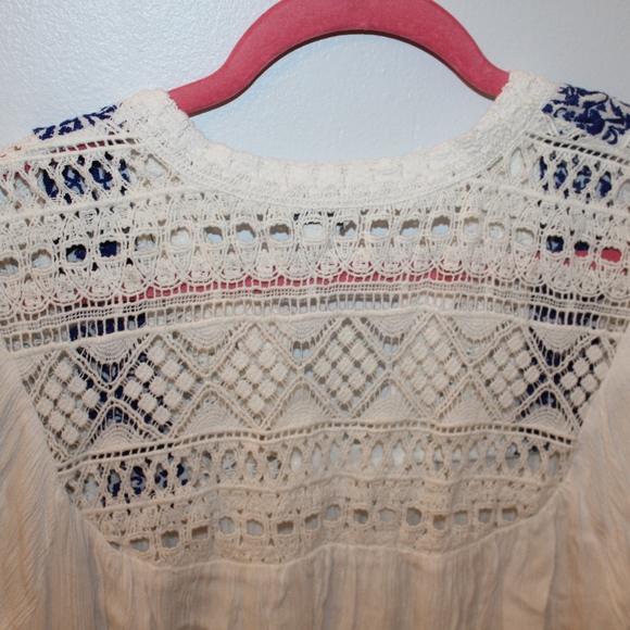 Crochet Detailed Top - Picture 3 of 4